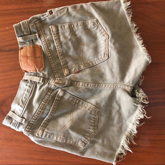 Vintage Levi shorts - Picture 2 of 2